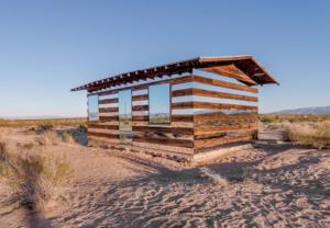 Ngôi nhà trong suốt giữa sa mạc
