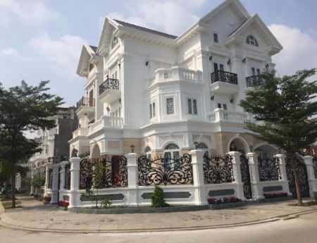 Cần bán biệt thự mới xây Phạm Văn Đồng, DT 400m2, 1 hầm, 3 lầu, giá 7.9 tỷ. Xem nhà: 0901.333.414